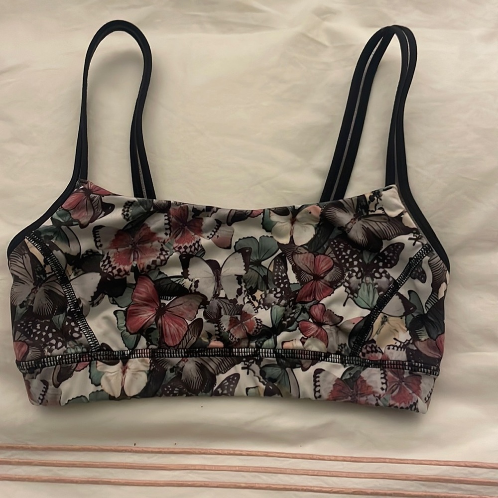 Lululemon sports bra